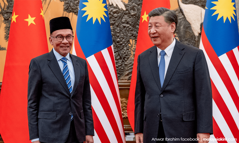 Does History Create  Leaders or Do Leaders Make&nbsp;History?