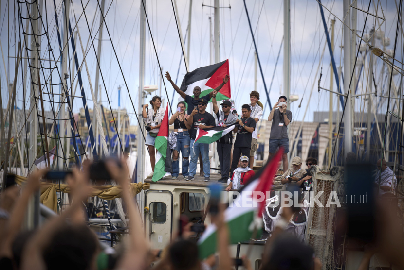 Weaving Compassion: The Art of Mending&nbsp;Lives